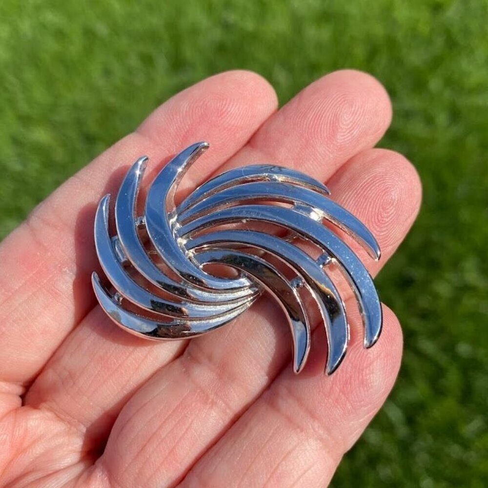 Crown Trifari Vintage Estate Silver Swirl Brooch Pin